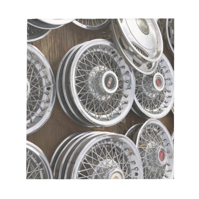 USA, New Mexico, Prewitt: Auto Hubcaps / Rt. 66 Notizblock (Vorderseite)