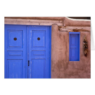 USA, New Mexico, Santa Fe. Blick auf blaue Tür und