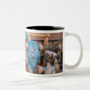 USA, New Mexico, Santa Fe: Downtown Santa Fe, Zweifarbige Tasse