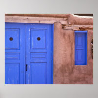 USA, New Mexico, Santa Fe. Sicht auf die blaue Tür