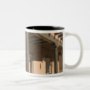 USA, New Mexico, Taos: Navaho Rug Gallery Kit Zweifarbige Tasse