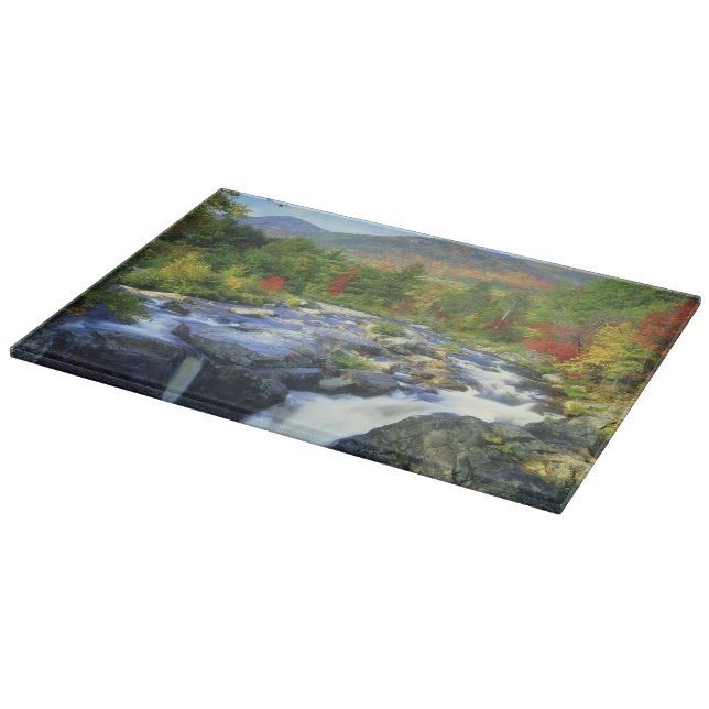 USA, New York. Ein Wasserfall im Adirondack Schneidebrett (Ecke)