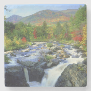 USA, New York. Ein Wasserfall im Adirondack Steinuntersetzer