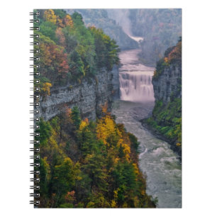USA, New York, Letchworth Staat Park. Fluss und Notizblock