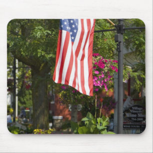 USA, New York, Lewiston. Amerikanische Flagge ange Mousepad