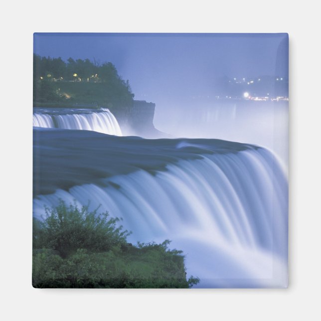 USA, New York, Niagara Falls. American Falls in Magnet (Vorne)