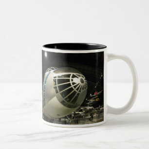 USA, Ohio, Dayton: US Air Force Museum und Zweifarbige Tasse