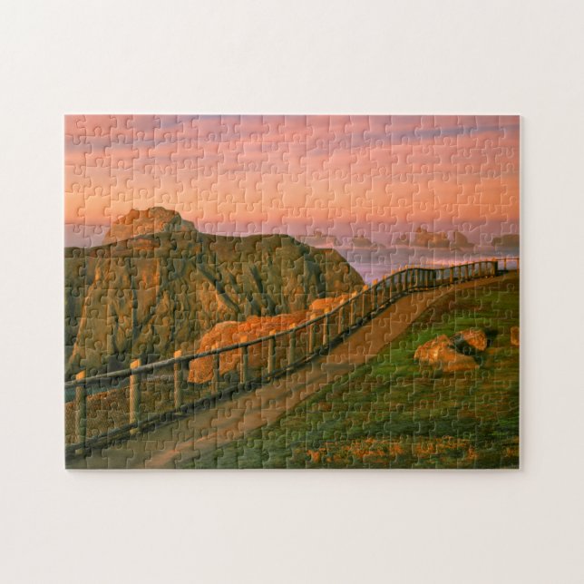 USA, Oregon, Bandon. Felsen auf dem Weg (Horizontal)