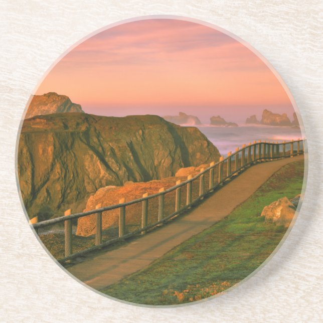 USA, Oregon, Bandon. Felsen auf dem Weg Untersetzer (Vorne)