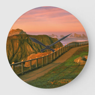 USA, Oregon, Bandon. Felsen vom Weg aus betrachtet Große Wanduhr