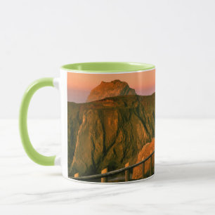 USA, Oregon, Bandon. Felsen vom Weg aus betrachtet Tasse
