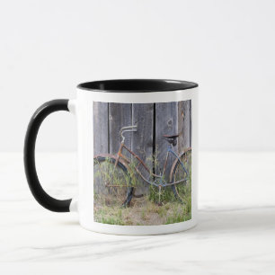USA, Oregon, Bend. Ein heruntergefahrenes altes Fa Tasse
