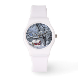 USA, Oregon, Clackamas County. Frischer Schnee bed Armbanduhr