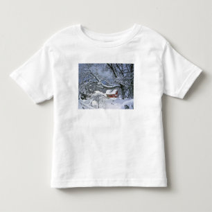 USA, Oregon, Clackamas County. Frischer Schnee Kleinkind T-shirt