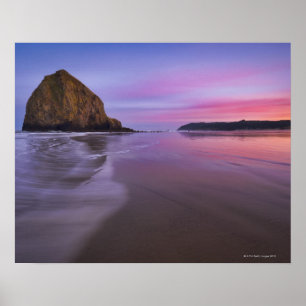USA, Oregon, Clatsop County, Heuschober-Felsen und Poster