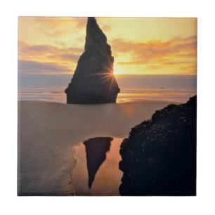 USA, Oregon. Felsformation bei Sonnenuntergang Fliese