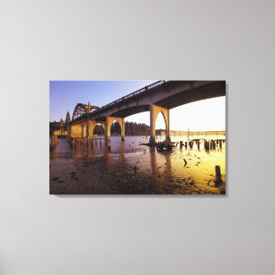 USA, Oregon, Florence. Siuslaw-Brücke und Leinwanddruck