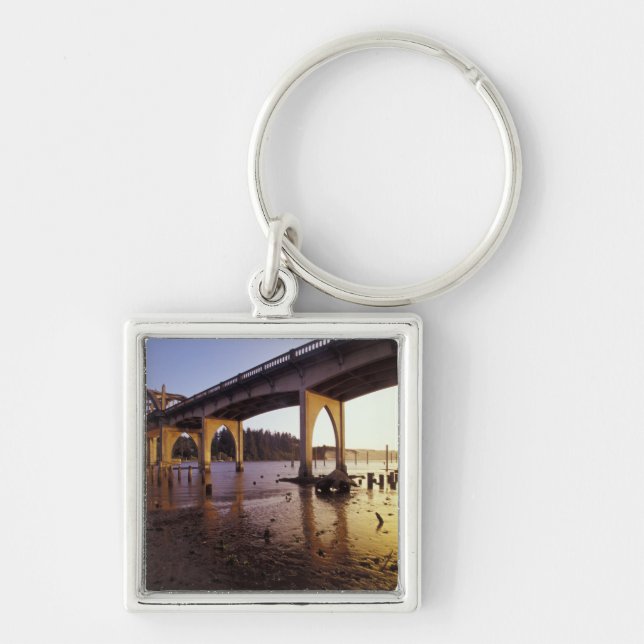 USA, Oregon, Florenz. Siuslaw-Brücke und Schlüsselanhänger (Vorne)
