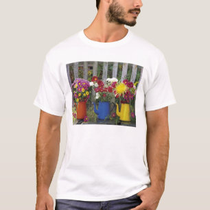 USA, Oregon, Portland. Antikes Emaille-Geschirr T-Shirt
