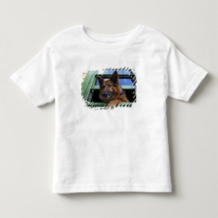 USA, Oregon, Portland. Griff mit langem Fell Kleinkind T-shirt
