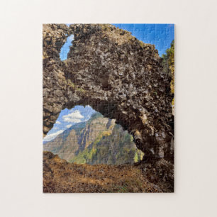 USA, Oregon. Rock Of Ages Arch im Columbia River