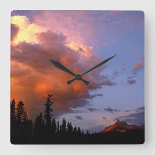USA, Oregon, Umpqua National Forest. Sturm 2 Quadratische Wanduhr