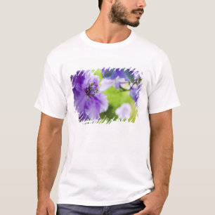 USA, Oregon, Willamette Valley, Larkspur Nah 2 T-Shirt