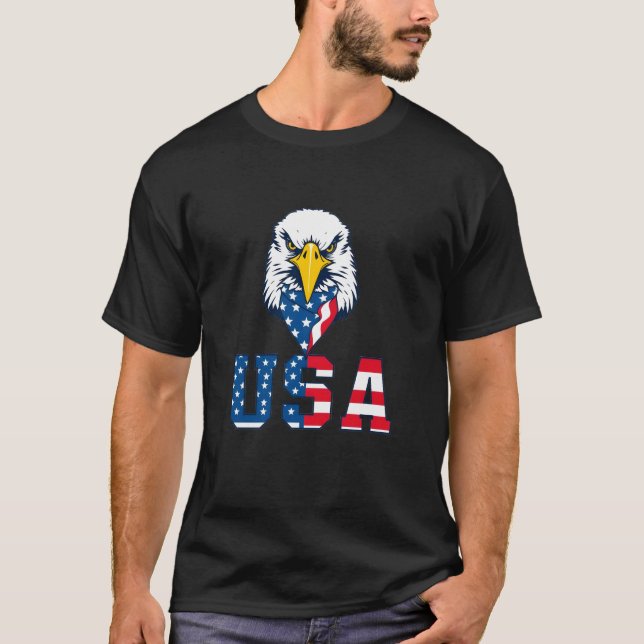 USA Patriotic Bald Eagle mit amerikanischer Flagge T-Shirt (Vorderseite)