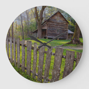 USA, Tennessee, Hütte in Cades Cove Große Wanduhr