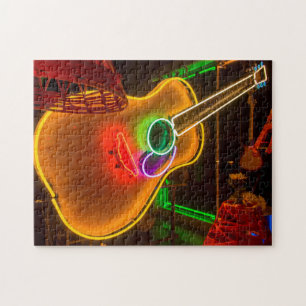 USA, Texas, Austin. Neon-Gitarre bei Blackmail