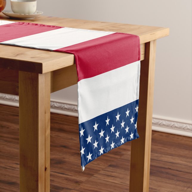 USA - US Flagge unter amerikanischer Flagge Kurzer Tischläufer (Beispiel)