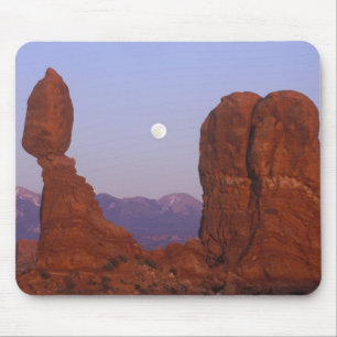 USA, Utah, Arches NP, Vollmondaufgang bei Mousepad