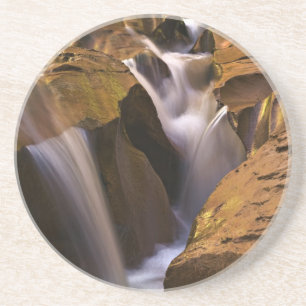 USA, Utah, Escalante Wilderness. Wasserfall in 2 Untersetzer