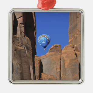 USA, Utah, Monument Valley. Regenbogen-Heißluft Silbernes Ornament