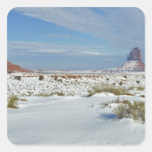USA, Utah, Monument Valley. Sagebrush Quadratischer Aufkleber