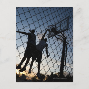 USA, Utah, Salt Lake City, zwei junge Männer spiel Postkarte