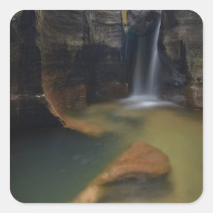 USA, Utah, Zion-Nationalpark. Keyhole Falls in Quadratischer Aufkleber