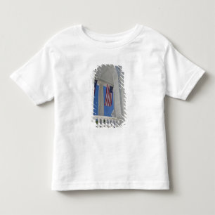 USA, VA, Arlington. Amerikanische Flaggen sind geh Kleinkind T-shirt