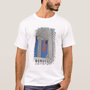 USA, VA, Arlington. Amerikanische Flaggen sind geh T-Shirt