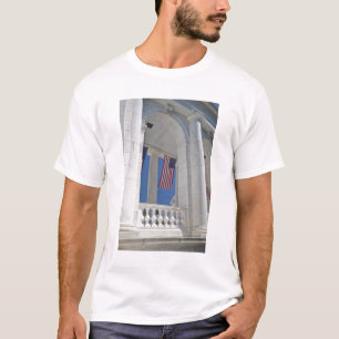 USA, VA, Arlington. Amerikanische Flaggen sind geh T-Shirt