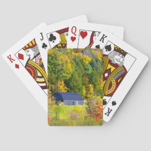 USA, Vermont. Herbstlaub entlang der Highway 100. Spielkarten