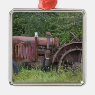 USA, Vermont, MANCHESTER: Antiker Farmtraktor Silbernes Ornament