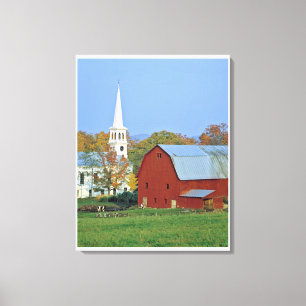 USA, Vermont, Peacham. Eine rote Scheune und ein Leinwanddruck