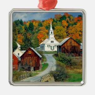 USA, Vermont, Waits River. Herbstlaub fügt hinzu Silbernes Ornament