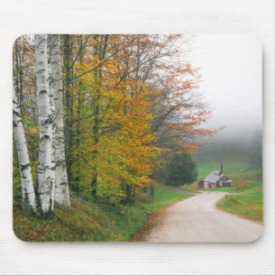 USA, Vermont. Zuckerhaus in der Nähe der Stadt Sou Mousepad