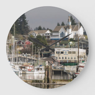 USA, Wa, Kitsap Peninsula. Scenic Town. Große Wanduhr