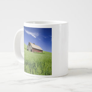 USA, Washington, Altes rotes Scheune im Frühjahr Jumbo-Tasse