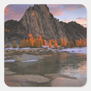 USA, Washington, Cascade Mountains. Prusik-Gipfel Quadratischer Aufkleber