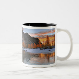 USA, Washington, Cascade Mountains. Prusik Zweifarbige Tasse
