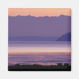 USA, Washington, Conway. Olympische Berge Magnet
